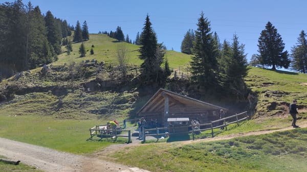 Panorama-Wanderung auf der Rigi über dem Vierwaldstättersee in der Schweiz