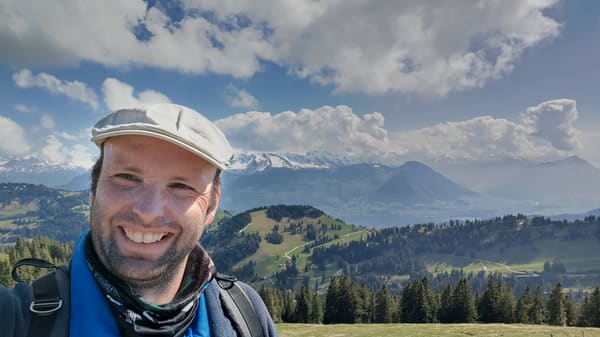 Panorama-Wanderung auf der Rigi über dem Vierwaldstättersee in der Schweiz