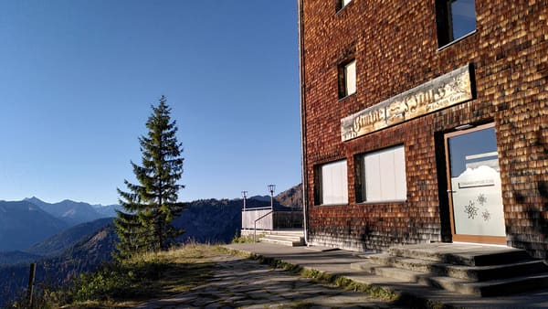 Wanderung im Tannheimer Tal: Nesselwängle – Gimpelhaus – Rote Flüh – Nesselwängler Scharte – Otto-Mayr-Hütte