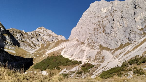 Wanderung im Tannheimer Tal: Nesselwängle – Gimpelhaus – Rote Flüh – Nesselwängler Scharte – Otto-Mayr-Hütte