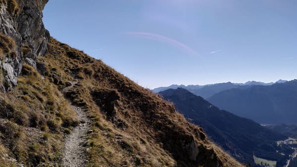 Wanderung im Tannheimer Tal: Nesselwängle – Gimpelhaus – Rote Flüh – Nesselwängler Scharte – Otto-Mayr-Hütte