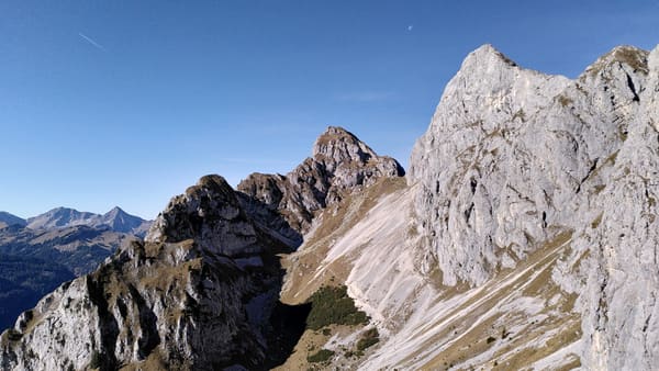 Wanderung im Tannheimer Tal: Nesselwängle – Gimpelhaus – Rote Flüh – Nesselwängler Scharte – Otto-Mayr-Hütte