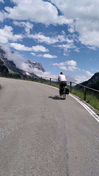 Bikepacking Trans-Schweiz: Von Zürich nach Luzern über den Klausenpass, die Große Scheidegg und die Berner Voralpen