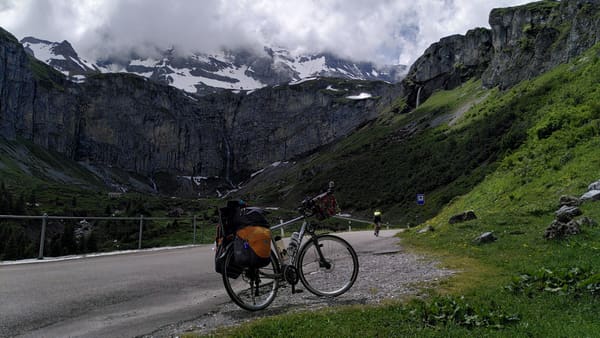 Bikepacking Trans-Schweiz: Von Zürich nach Luzern über den Klausenpass, die Große Scheidegg und die Berner Voralpen