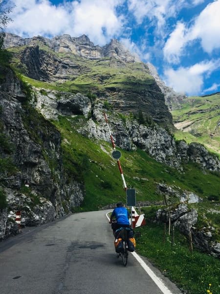 Bikepacking Trans-Schweiz: Von Zürich nach Luzern über den Klausenpass, die Große Scheidegg und die Berner Voralpen